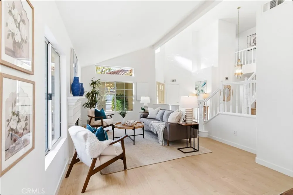 28360 Easton Lane Saugus, CA 91350