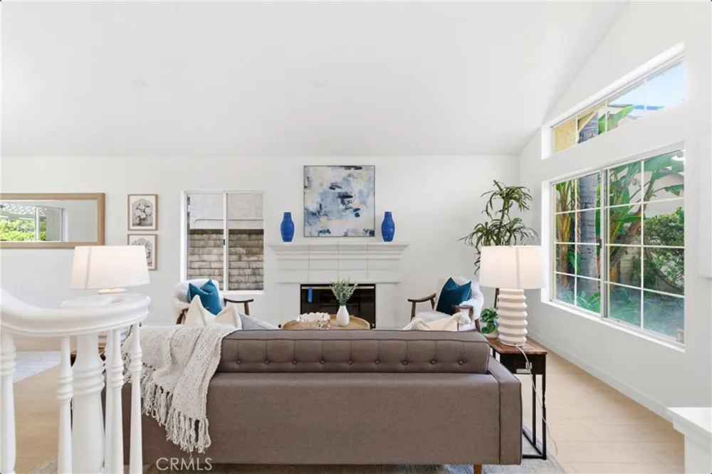28360 Easton Lane Saugus, CA 91350