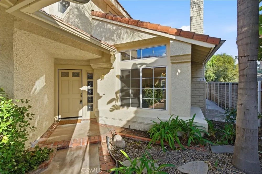 28360 Easton Lane Saugus, CA 91350