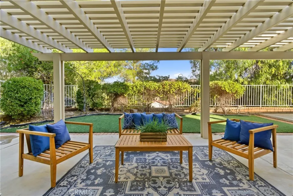 28360 Easton Lane Saugus, CA 91350