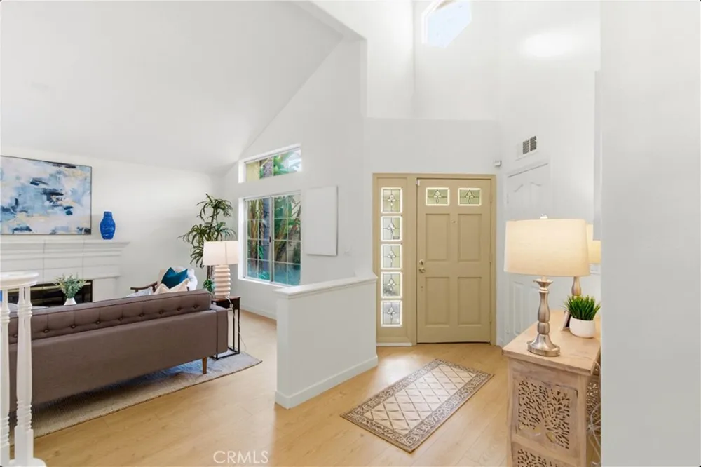 28360 Easton Lane Saugus, CA 91350