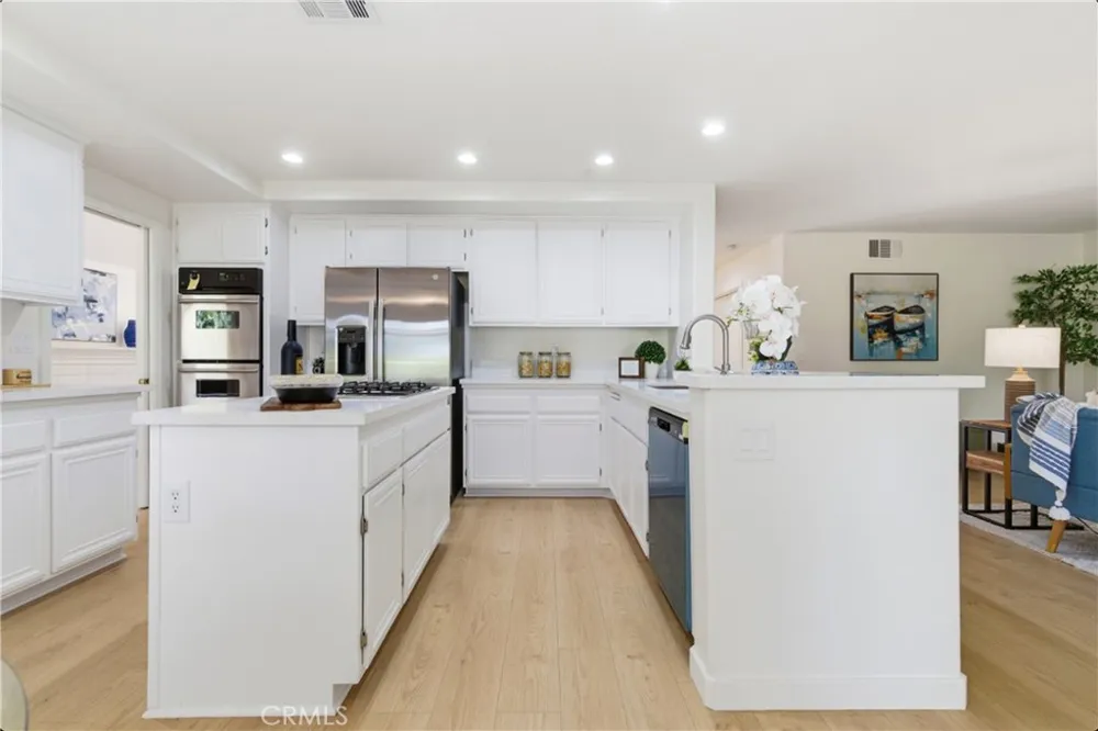 28360 Easton Lane Saugus, CA 91350