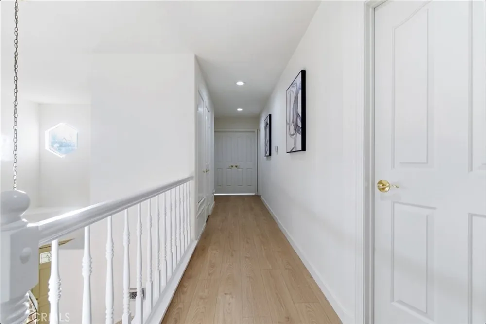 28360 Easton Lane Saugus, CA 91350