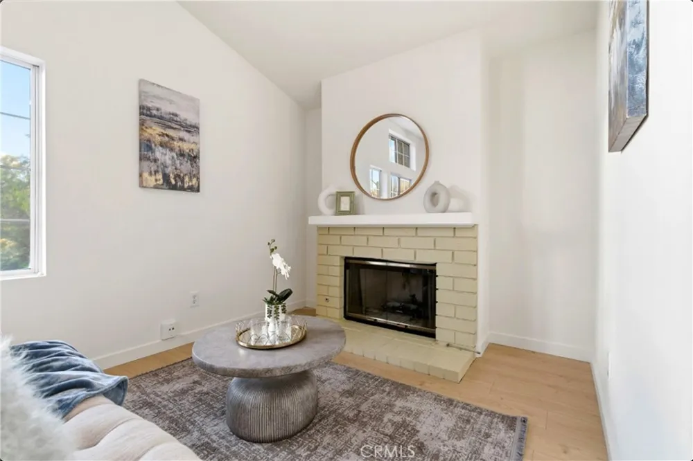 28360 Easton Lane Saugus, CA 91350