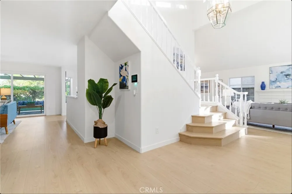 28360 Easton Lane Saugus, CA 91350