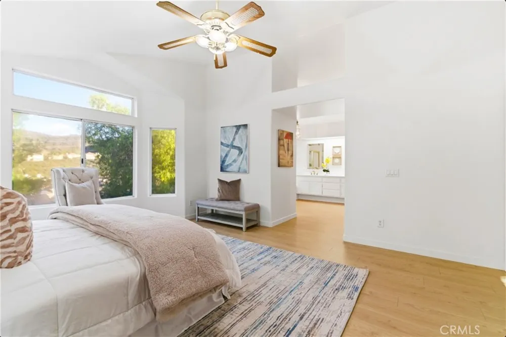28360 Easton Lane Saugus, CA 91350