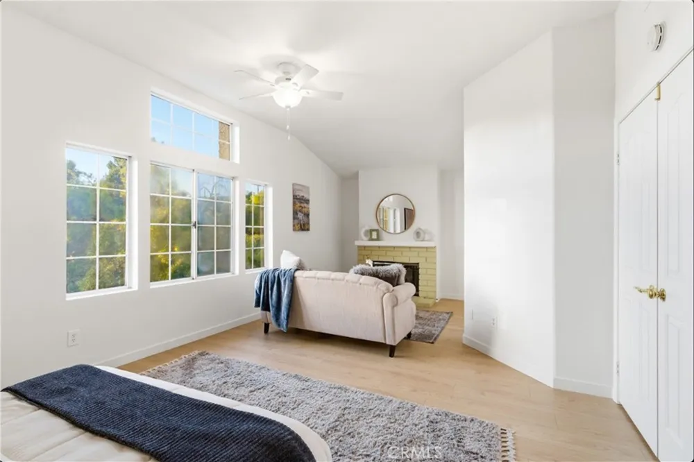 28360 Easton Lane Saugus, CA 91350
