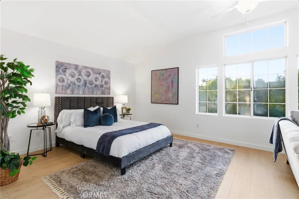 28360 Easton Lane Saugus, CA 91350