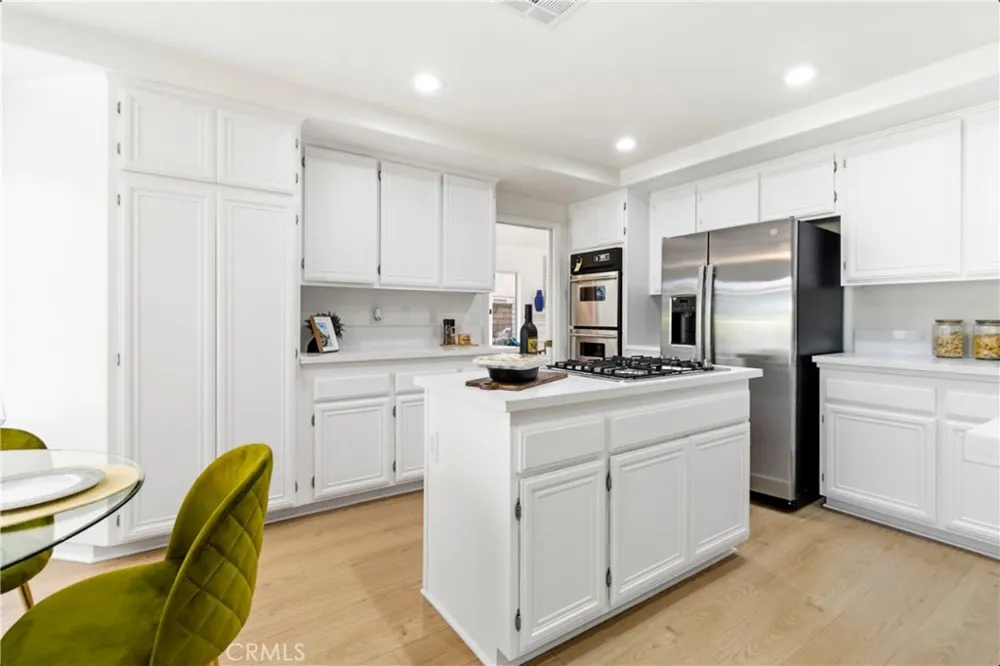 28360 Easton Lane Saugus, CA 91350