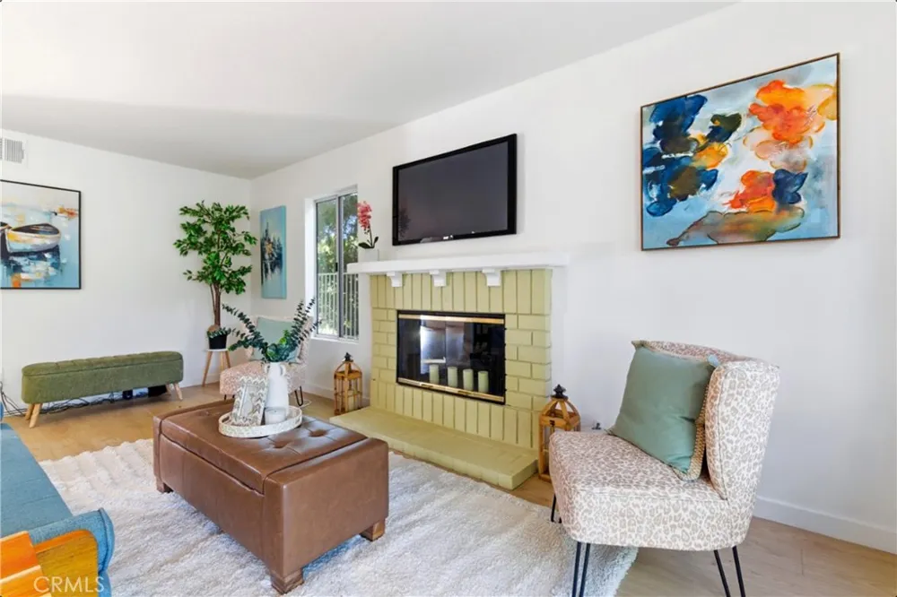 28360 Easton Lane Saugus, CA 91350