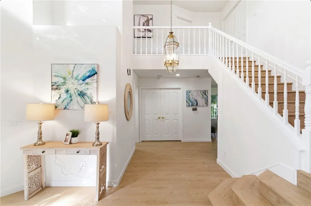 28360 Easton Lane Saugus, CA 91350