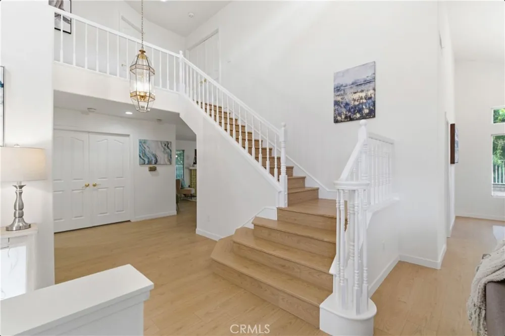 28360 Easton Lane Saugus, CA 91350