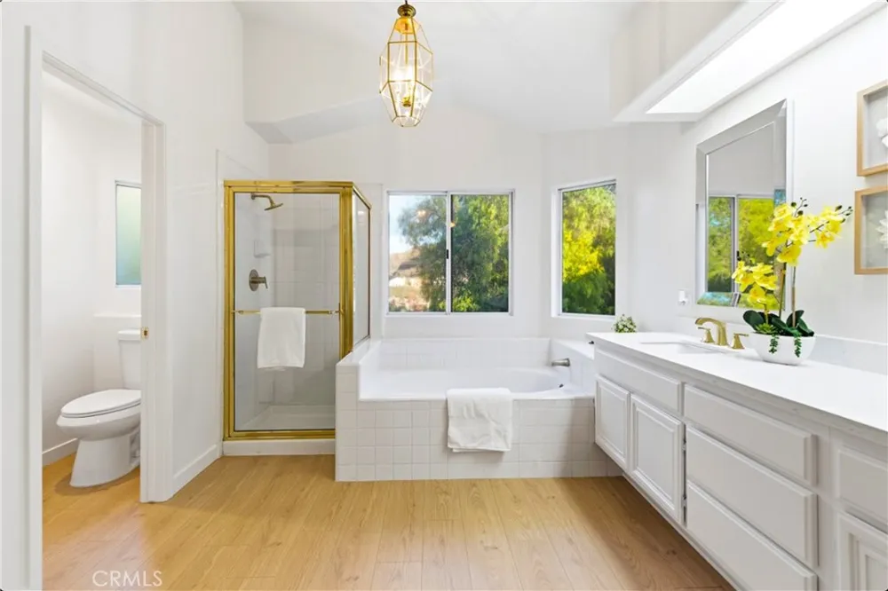 28360 Easton Lane Saugus, CA 91350