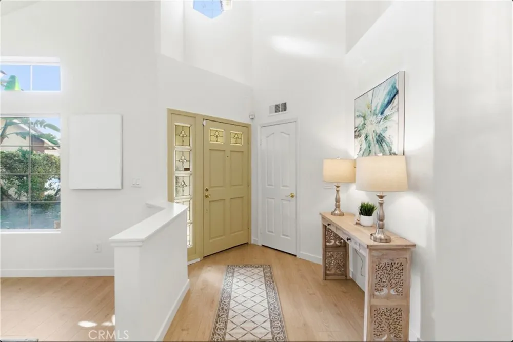 28360 Easton Lane Saugus, CA 91350