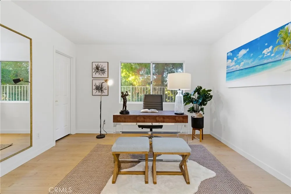 28360 Easton Lane Saugus, CA 91350