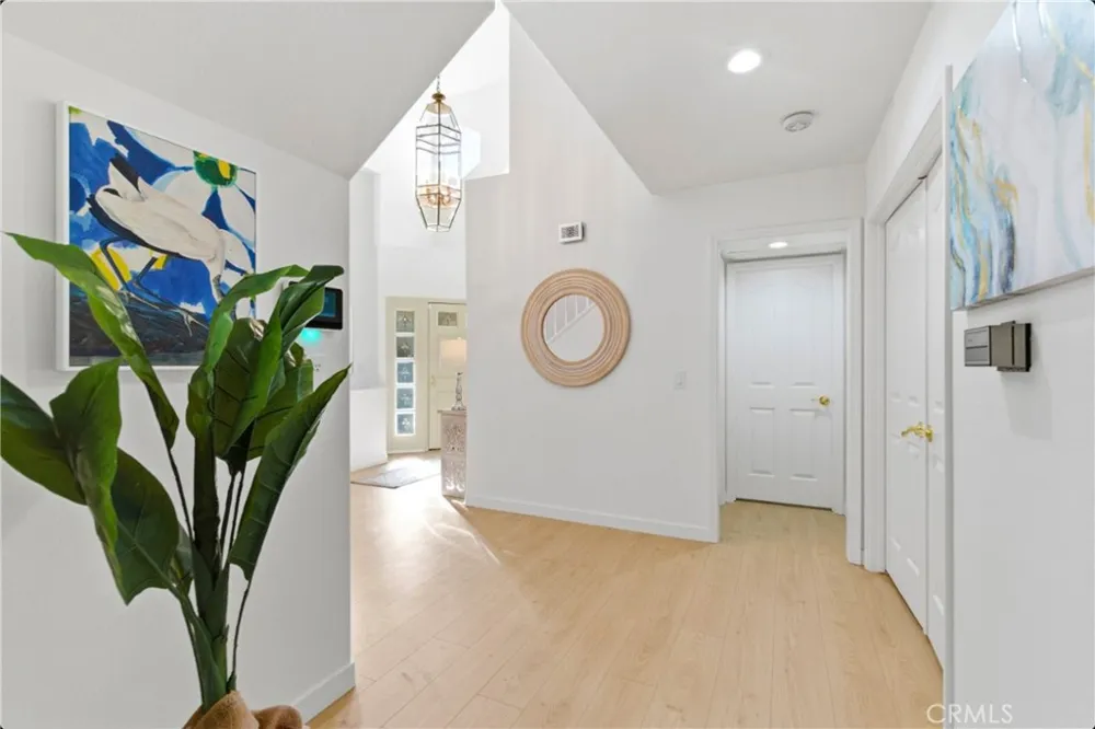28360 Easton Lane Saugus, CA 91350