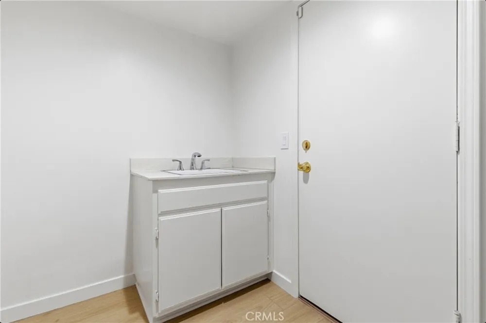 28360 Easton Lane Saugus, CA 91350