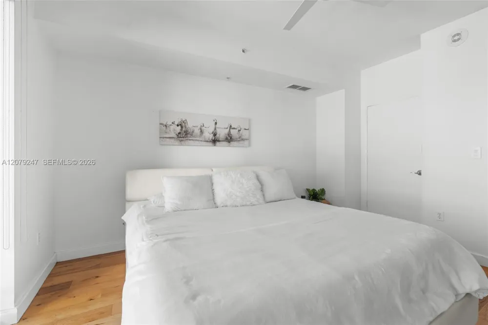 253 NE 2nd St #1007 Miami, FL 33132