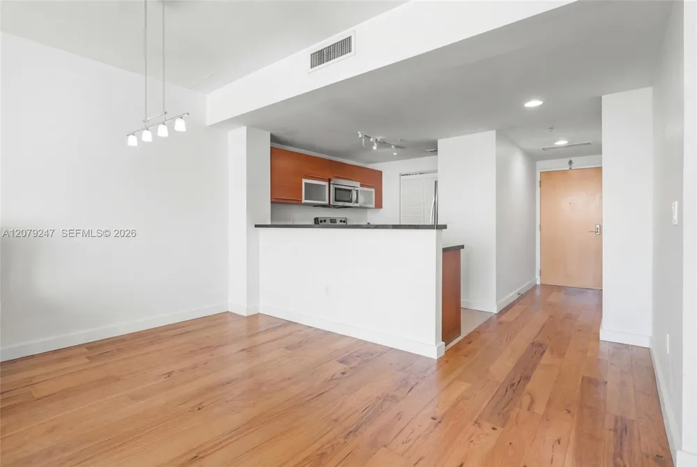 253 NE 2nd St #1007 Miami, FL 33132
