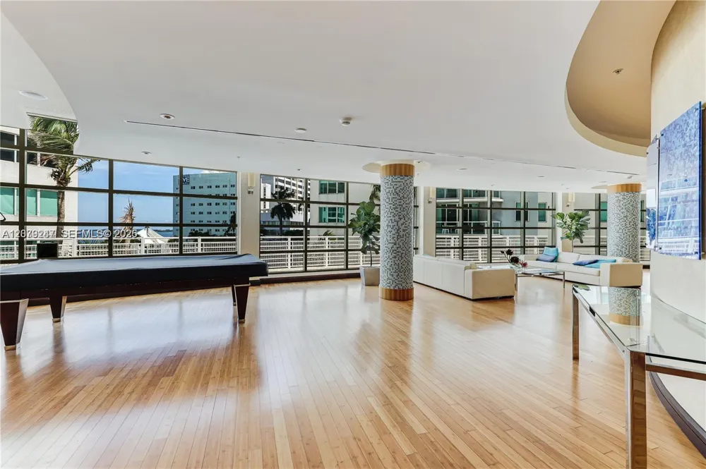 253 NE 2nd St #1007 Miami, FL 33132