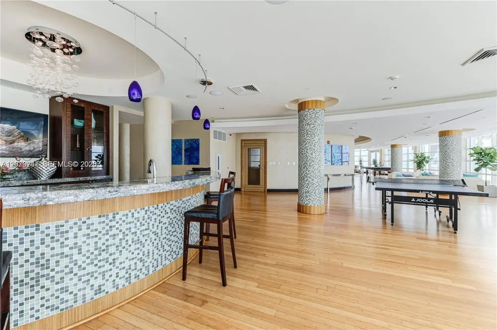 253 NE 2nd St #1007 Miami, FL 33132