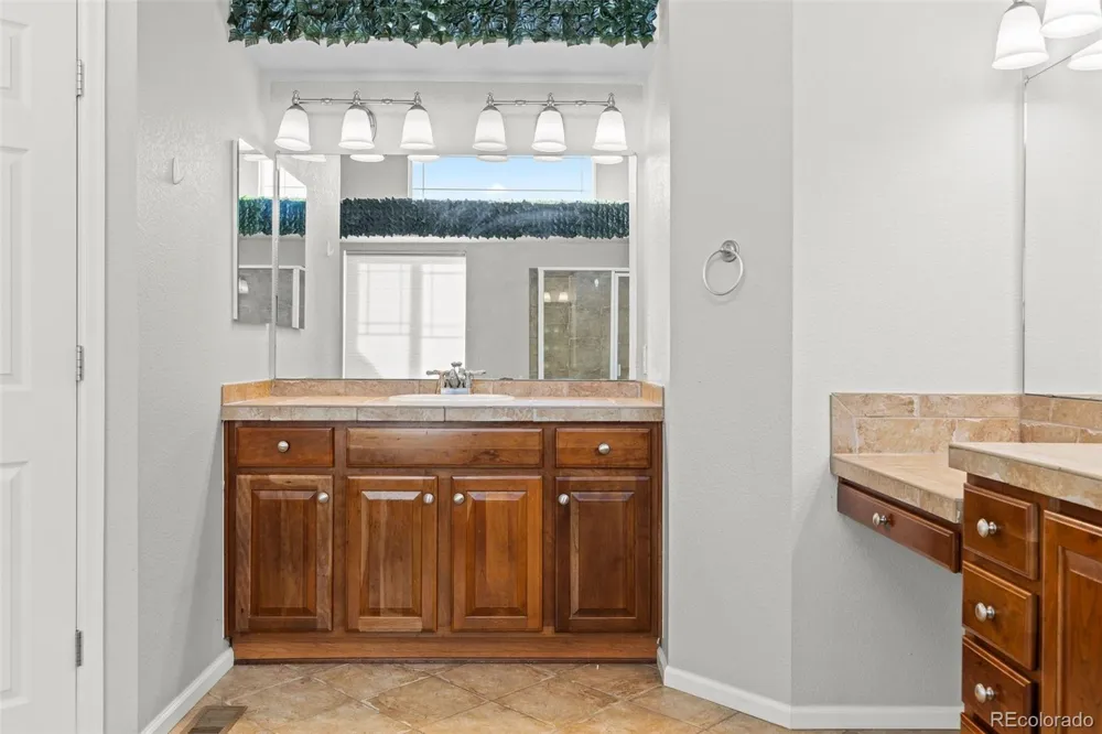5365 S Haleyville Way Aurora, CO 80016