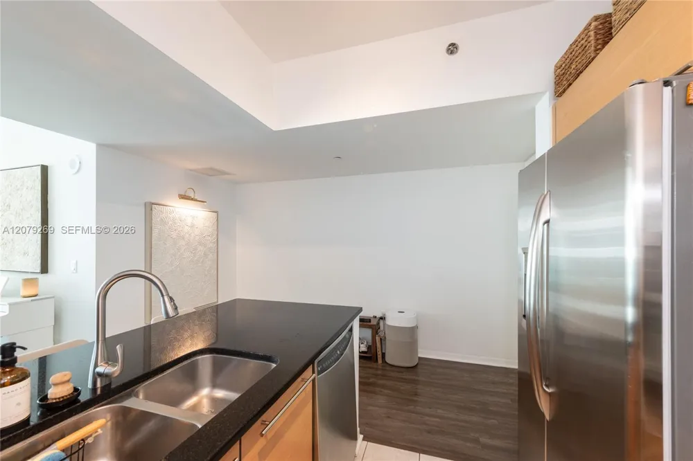 950 Brickell Bay Dr #2304 Miami, FL 33131