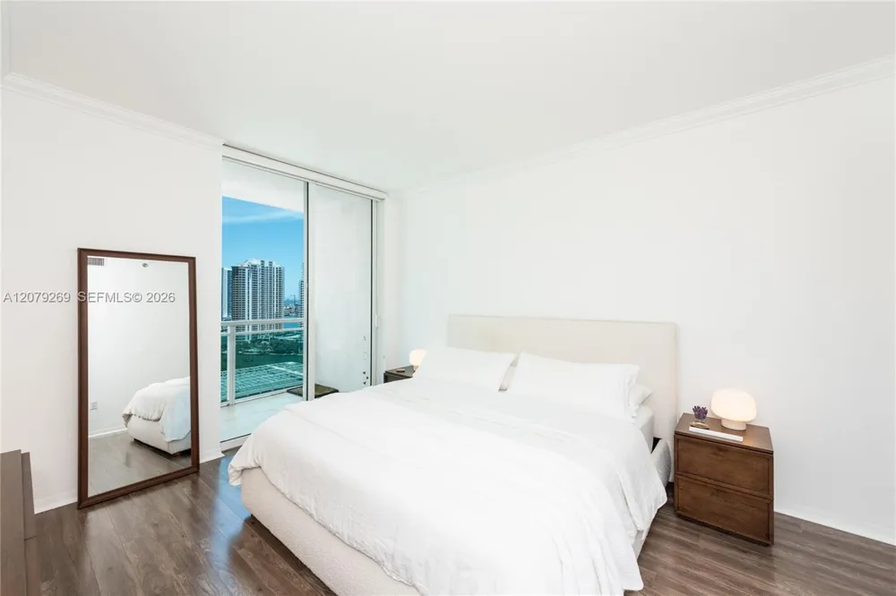 950 Brickell Bay Dr #2304 Miami, FL 33131