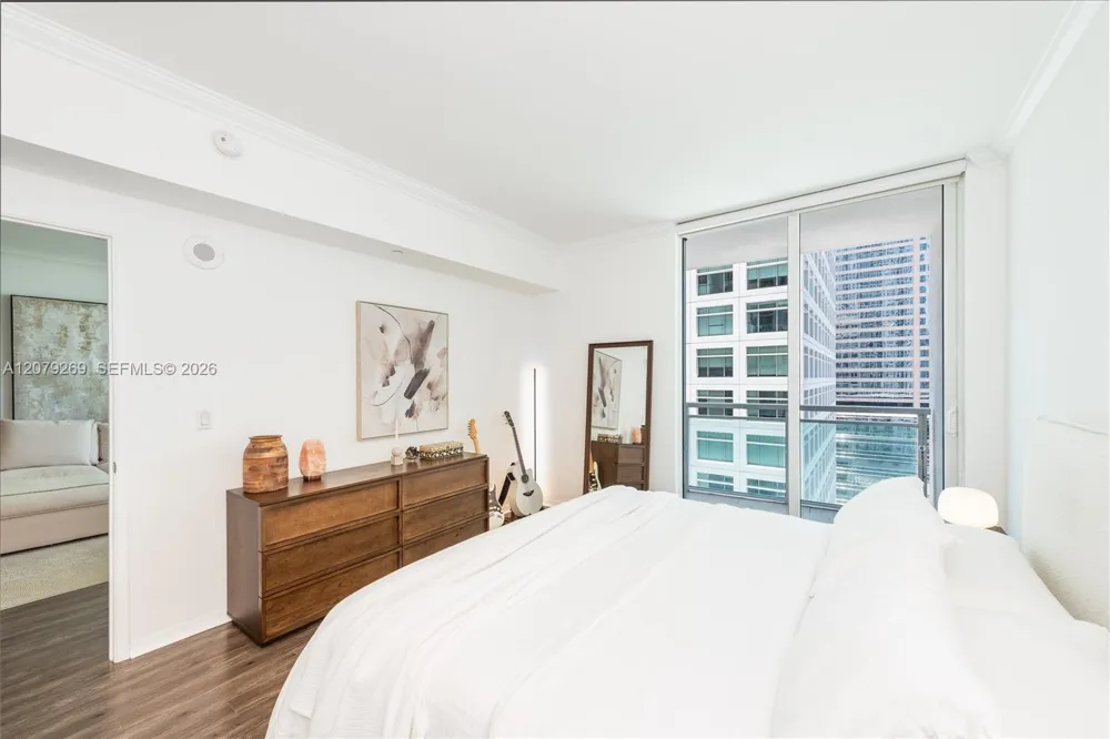 950 Brickell Bay Dr #2304 Miami, FL 33131