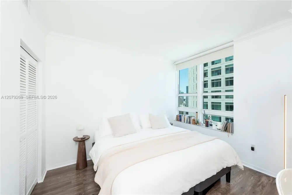 950 Brickell Bay Dr #2304 Miami, FL 33131