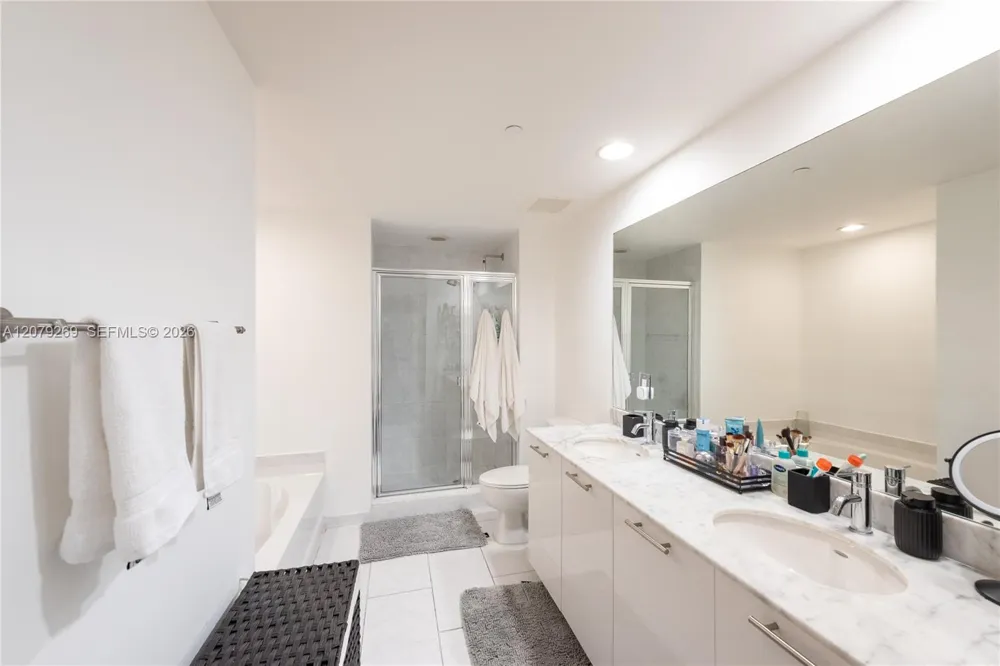 950 Brickell Bay Dr #2304 Miami, FL 33131