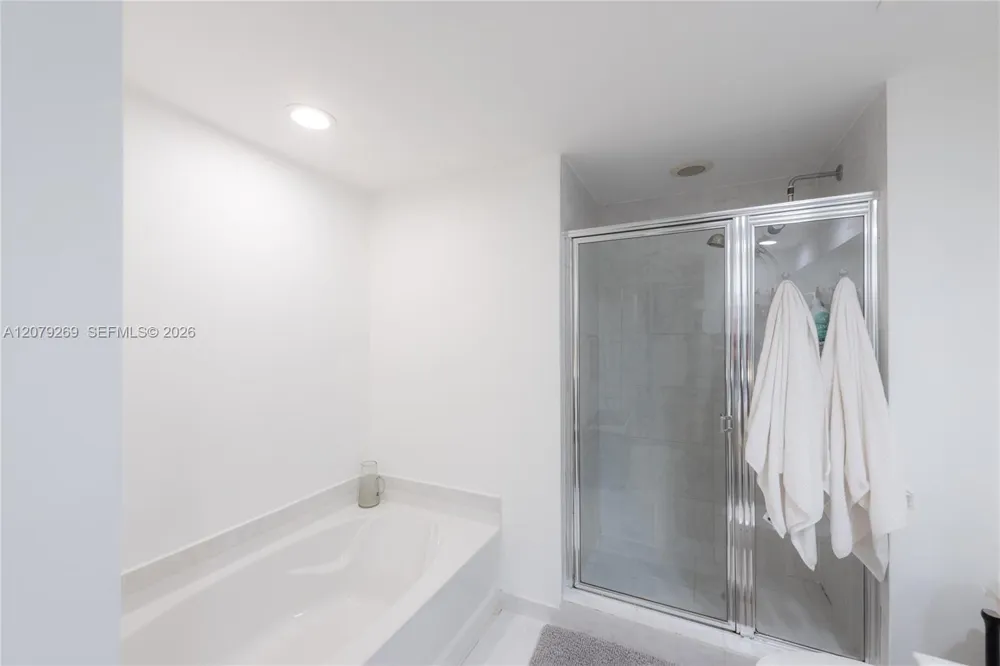 950 Brickell Bay Dr #2304 Miami, FL 33131
