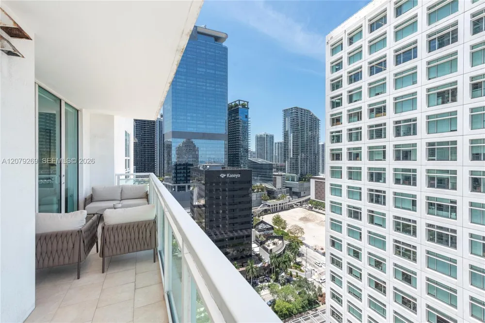 950 Brickell Bay Dr #2304 Miami, FL 33131