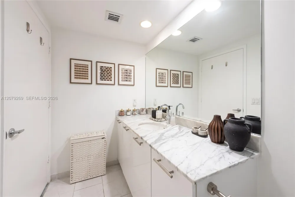 950 Brickell Bay Dr #2304 Miami, FL 33131