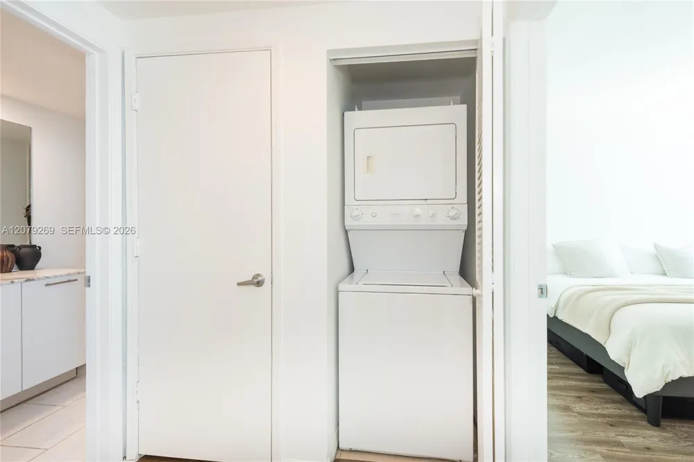 950 Brickell Bay Dr #2304 Miami, FL 33131