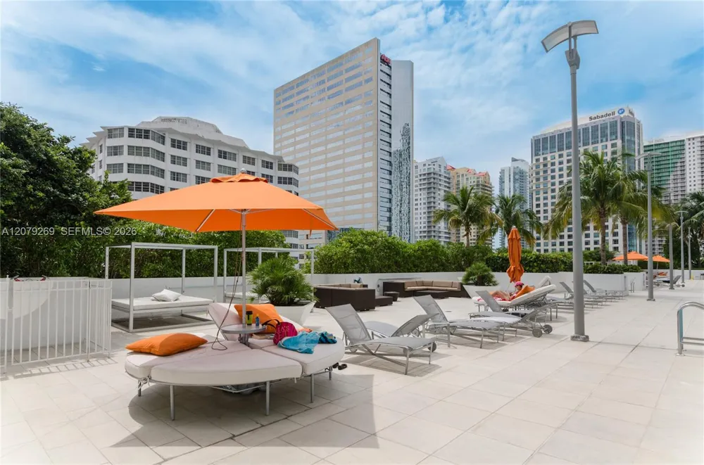 950 Brickell Bay Dr #2304 Miami, FL 33131