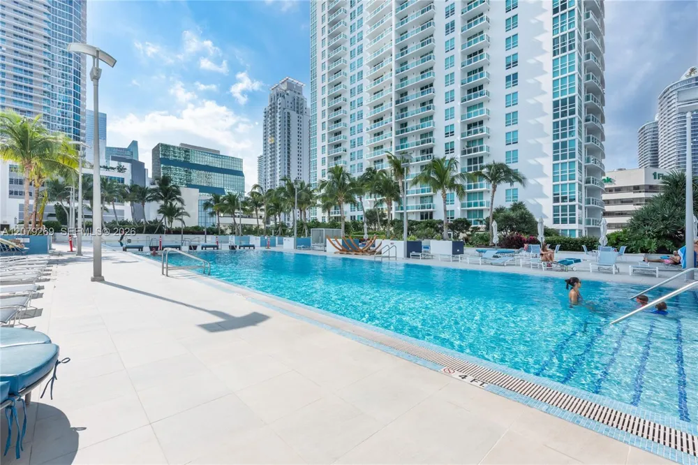 950 Brickell Bay Dr #2304 Miami, FL 33131