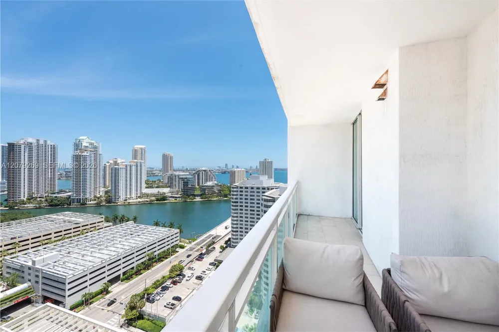 950 Brickell Bay Dr #2304 Miami, FL 33131