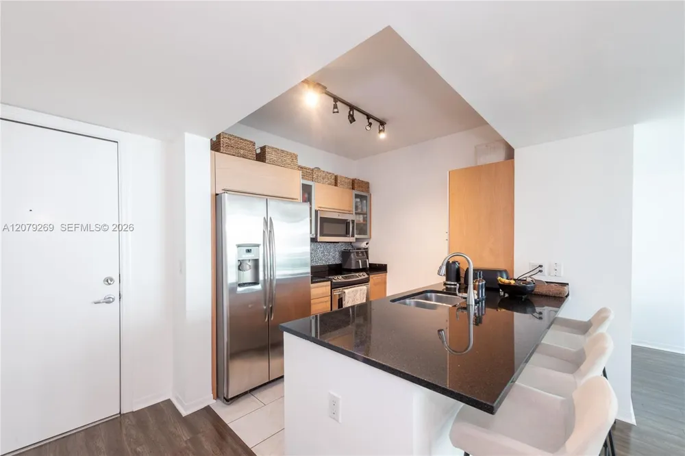 950 Brickell Bay Dr #2304 Miami, FL 33131