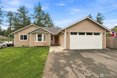 409 Snahapish Avenue SE