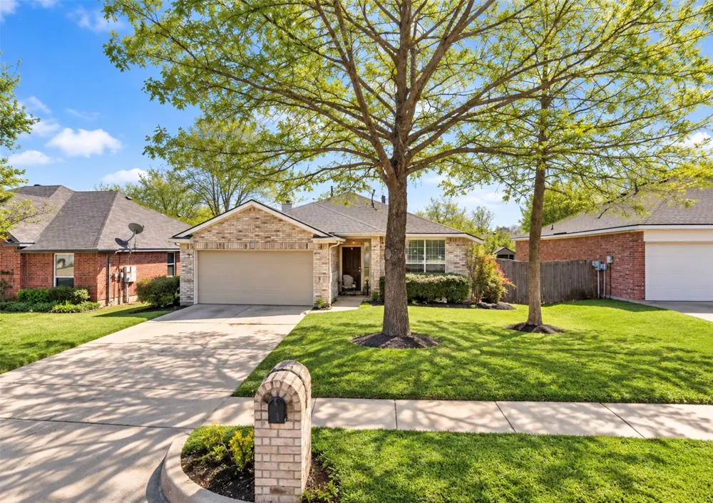 2704 Hilcroft Avenue Denton, TX 76210