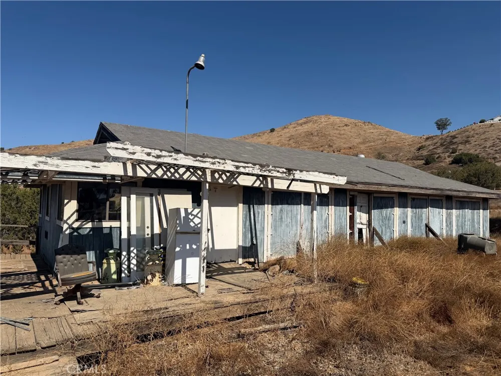 22300 Juniper Perris, CA 92570