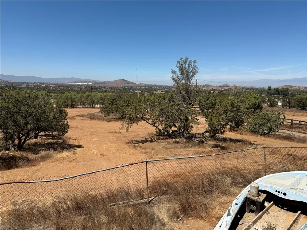 22300 Juniper Perris, CA 92570