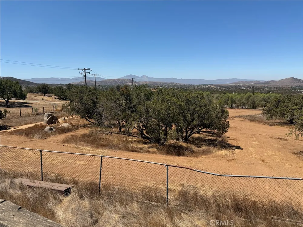 22300 Juniper Perris, CA 92570