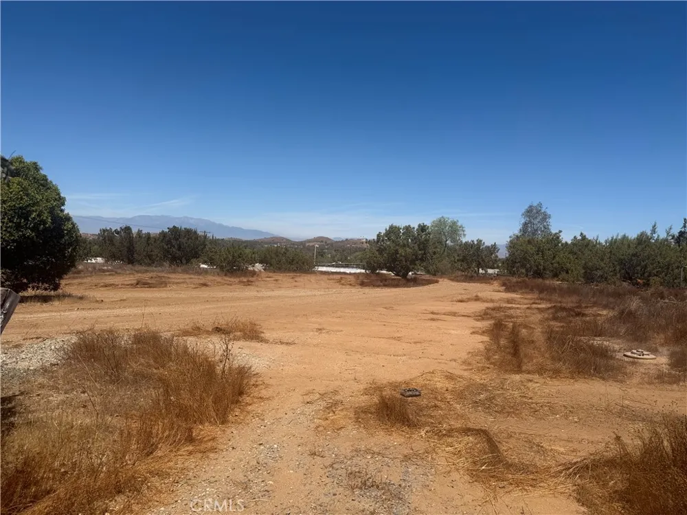 22300 Juniper Perris, CA 92570