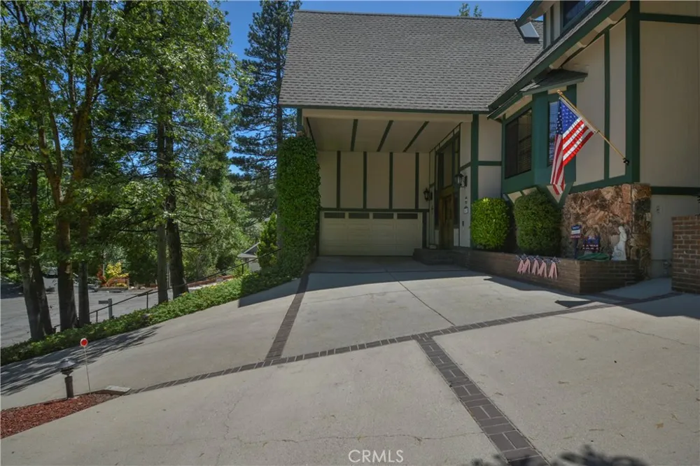 26472 Hillcrest Lake Arrowhead, CA 92352