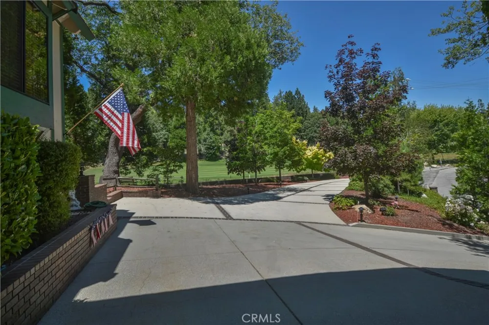 26472 Hillcrest Lake Arrowhead, CA 92352
