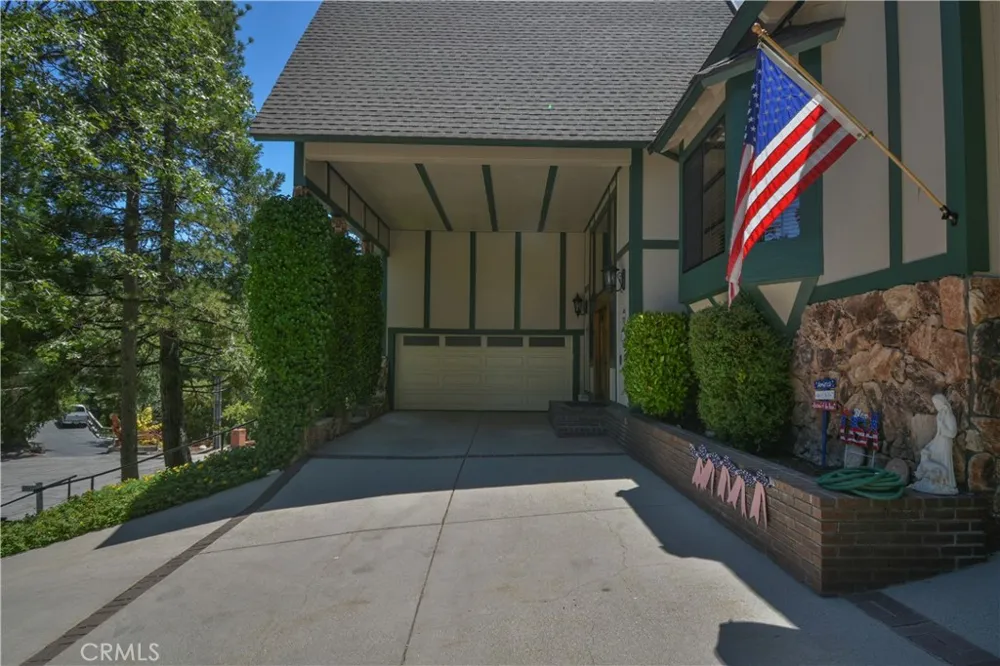 26472 Hillcrest Lake Arrowhead, CA 92352
