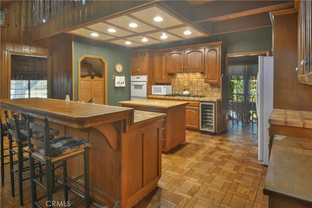 26472 Hillcrest Lake Arrowhead, CA 92352