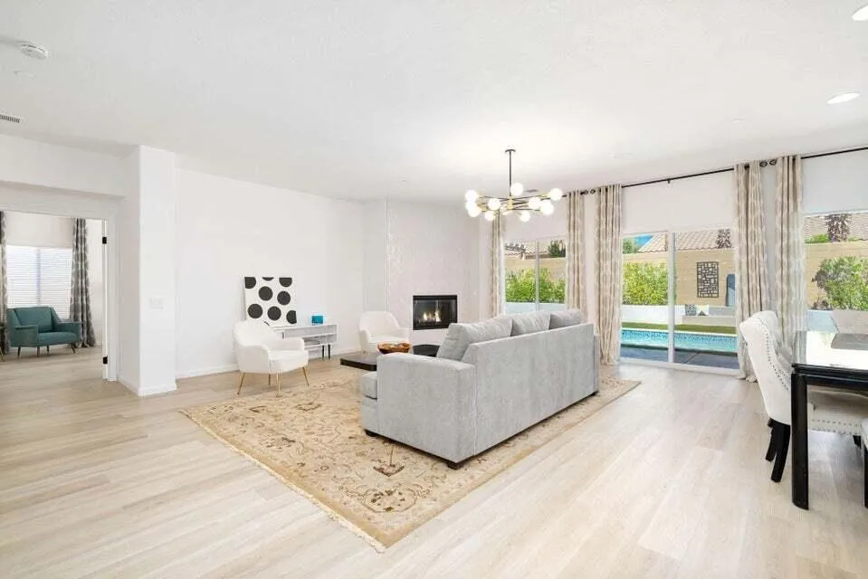 836 Mira Grande Palm Springs, CA 92262